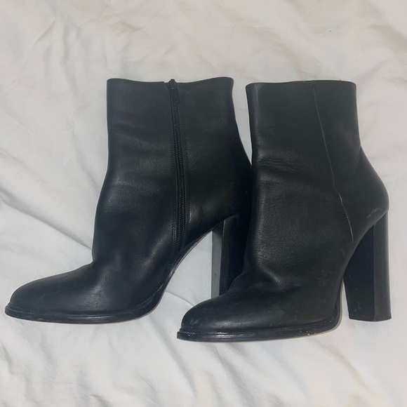 Vince black leather booties size 8/39 preowned - Picture 1 of 4